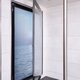 Экран Shower Vision защищен специальным кожухом.