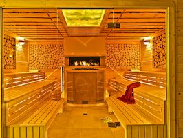  Тип печи: KUSATHERM 50
Горелка: 2 x 25 kW
Облицовка печи: Stones like Stones (Fa. Müther).
Ввод в эксплуатацию: 04.07.2013
Особенности: Газовый камин расположен за печью.